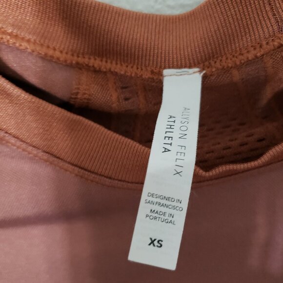 Athleta Legend Shine Crop - Picture 14 of 14